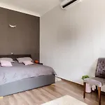 Stylish Premium In Center