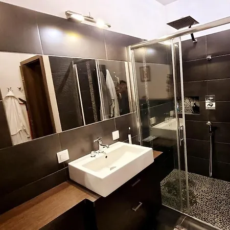 Stylish Premium In Center *