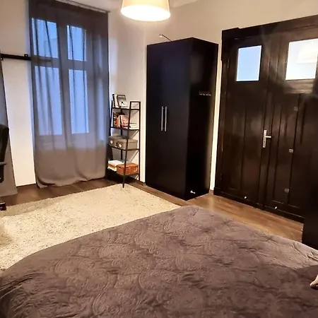 Stylish Premium In Center *