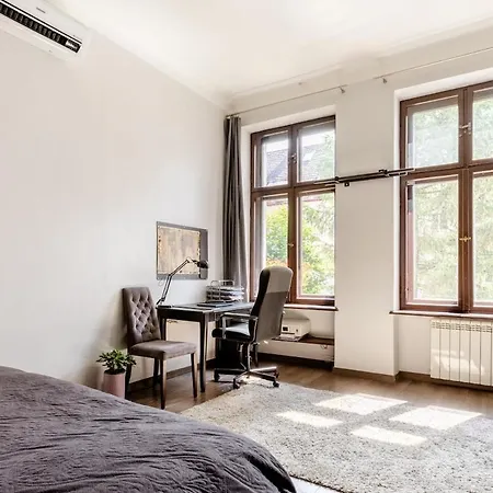 Stylish Premium In Center *