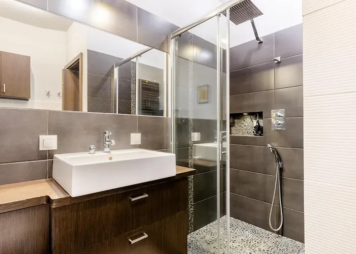 Stylish Premium In Center *