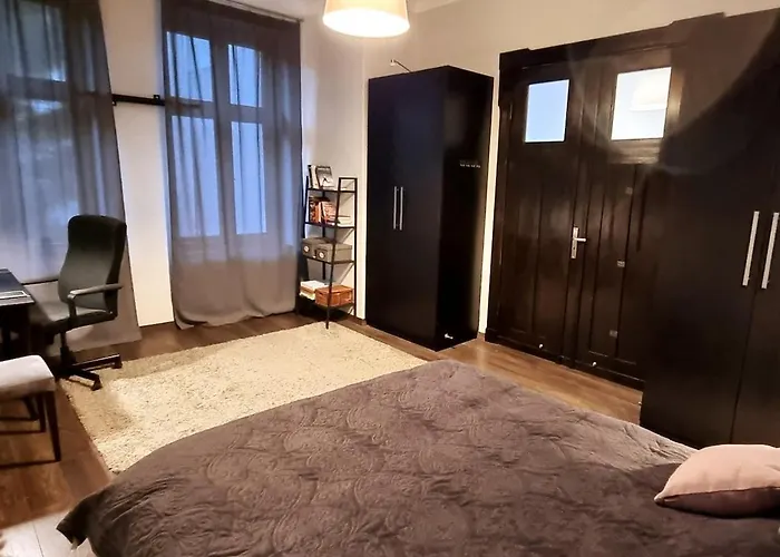 Stylish Premium In Center *