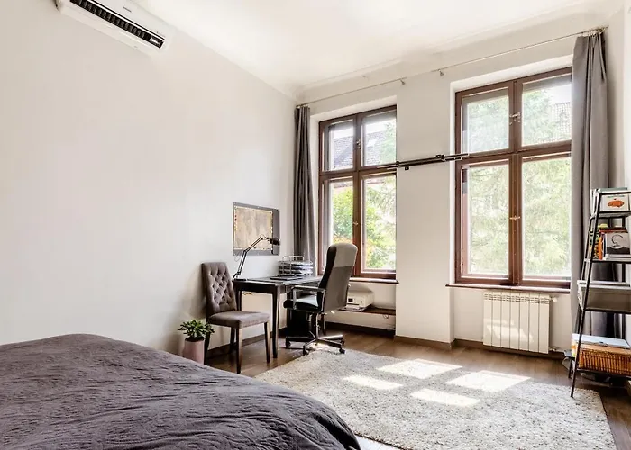 Stylish Premium In Center *